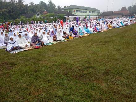 Idul Fitri di Lapangan Desa Murtigading